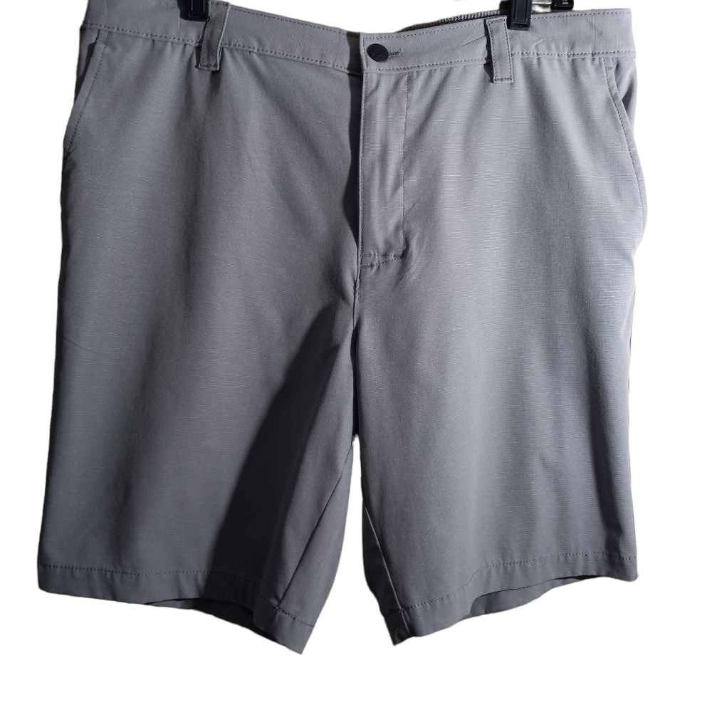 Bananna Republic mens shorts size 38 waist   with a 9in inseam excellent conditi